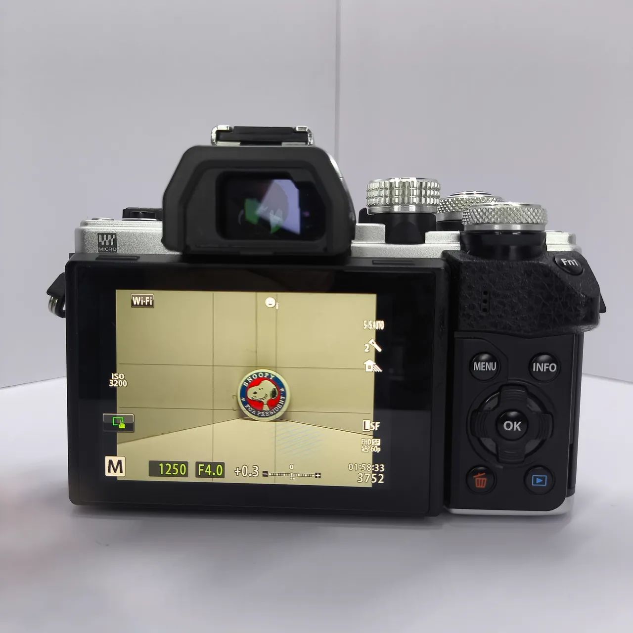 Câmera Olympus OM-D E-M10 Mark ll com lentes - Câmeras e