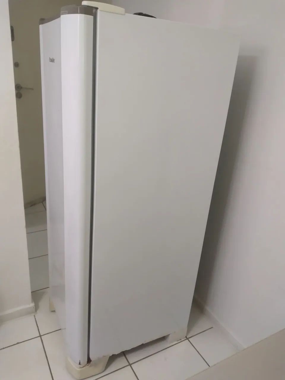 Vendo geladeira Esmaltec! - Foto 4