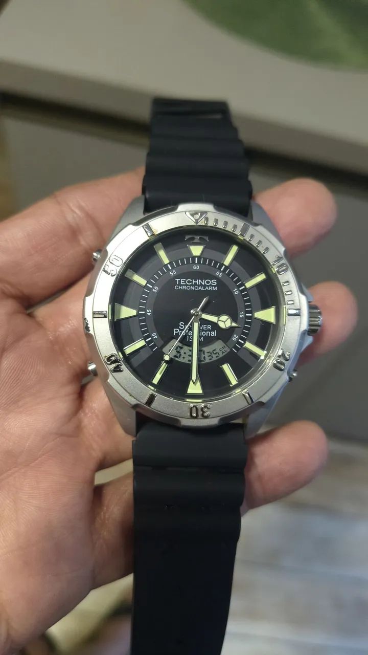 Relógio Technos Skydiver 150m 