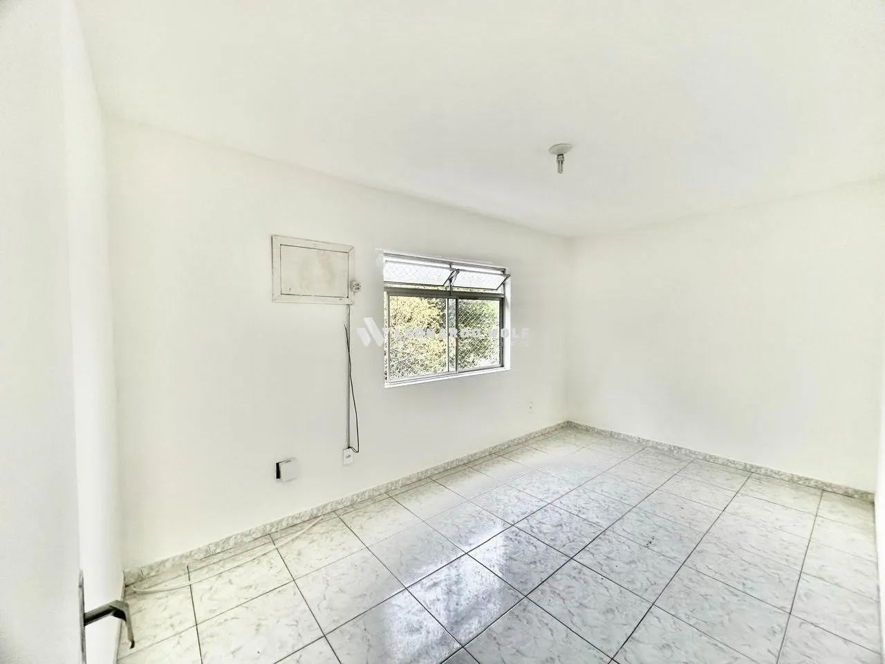 Apartamento 2 dormitórios com vaga de garagem livre e descoberta em Capoeiras - Foto 2