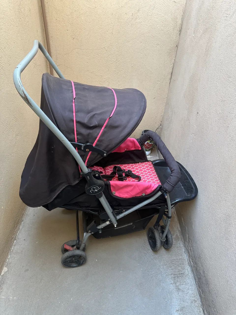 Vendo carrinho de bebê conservado  - Foto 2