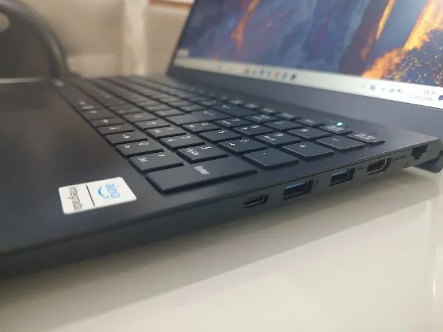 Notebook seminovo. Processador I3, 11° Geração. 8Gb de memória
