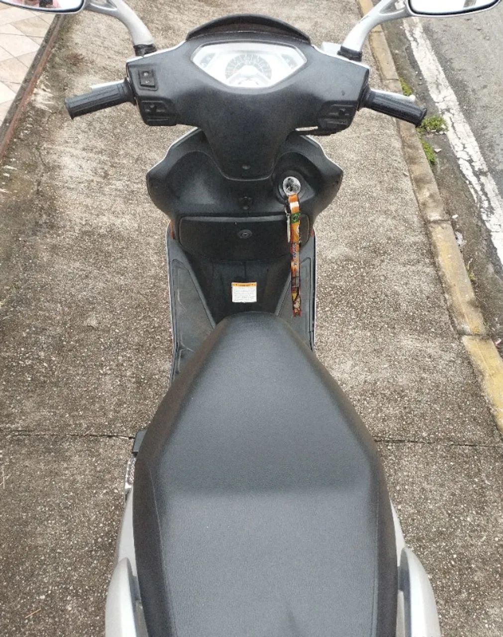 Suzuki Burgmam 125i 2012/2013 - Foto 4