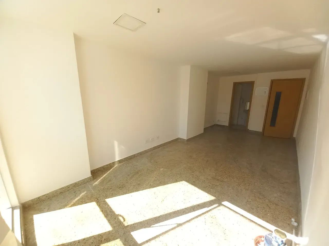 Ótima sala comercial de frente com 25 m² e banheiro privativo. - Foto 4