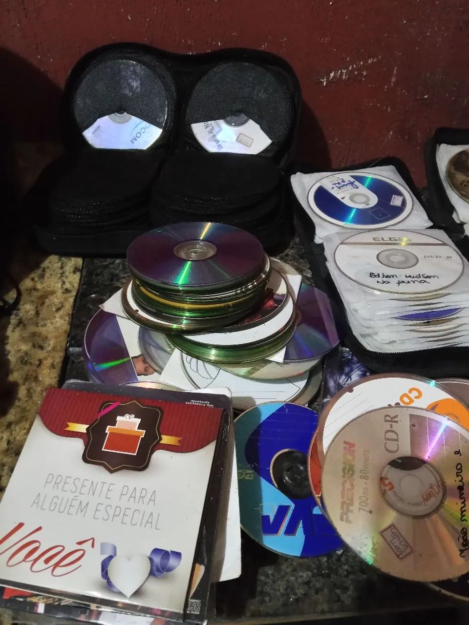 Lote com uns 500 CDs e DVDs diversos pra sair hj - Foto 5