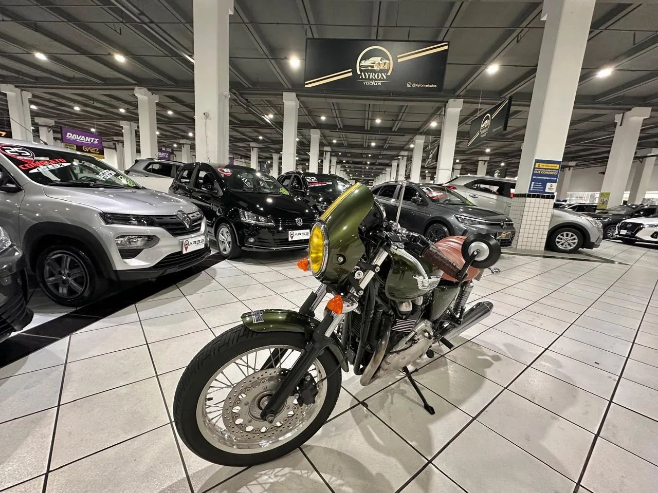 TRIUMPH THRUXTON 