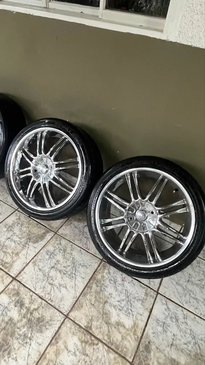 Roda 18? universal, pneu mais q meia vida - Foto 3