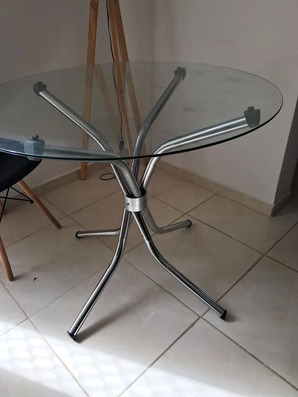 Mesa com 4 cadeiras  - Foto 2