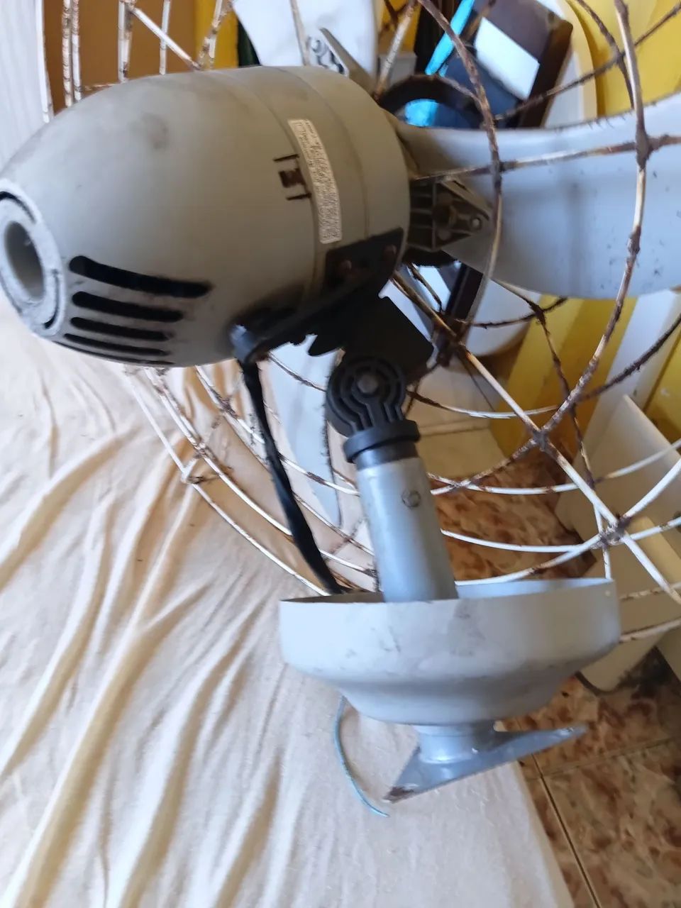 Ventilador de parede muito grande,e todo bom.,  para igreja,mercado ,falta chave ligar  - Foto 6
