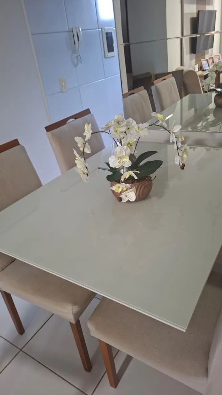 Mesa de jantar de quatro cadeiras com com tampo de vidro - Foto 2