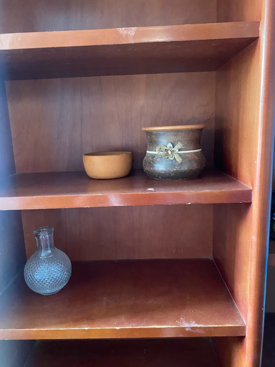 Móvel de madeira com prateleiras - ótimo estado - Foto 2