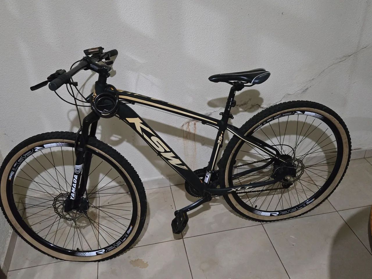 Bicicleta marca KSW, aro 29, usada