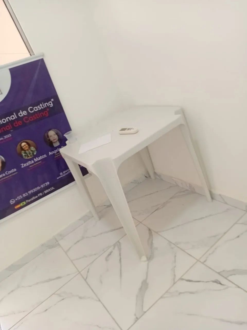 Mesa plástica branca + 10 cadeiras plásticas brancas - R$ 380 - Foto 3