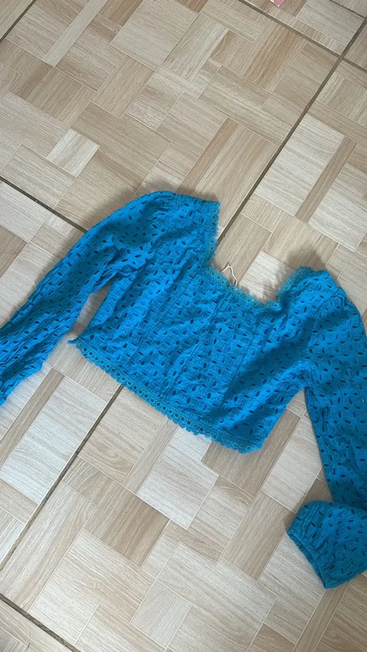Cropped bordado azul 