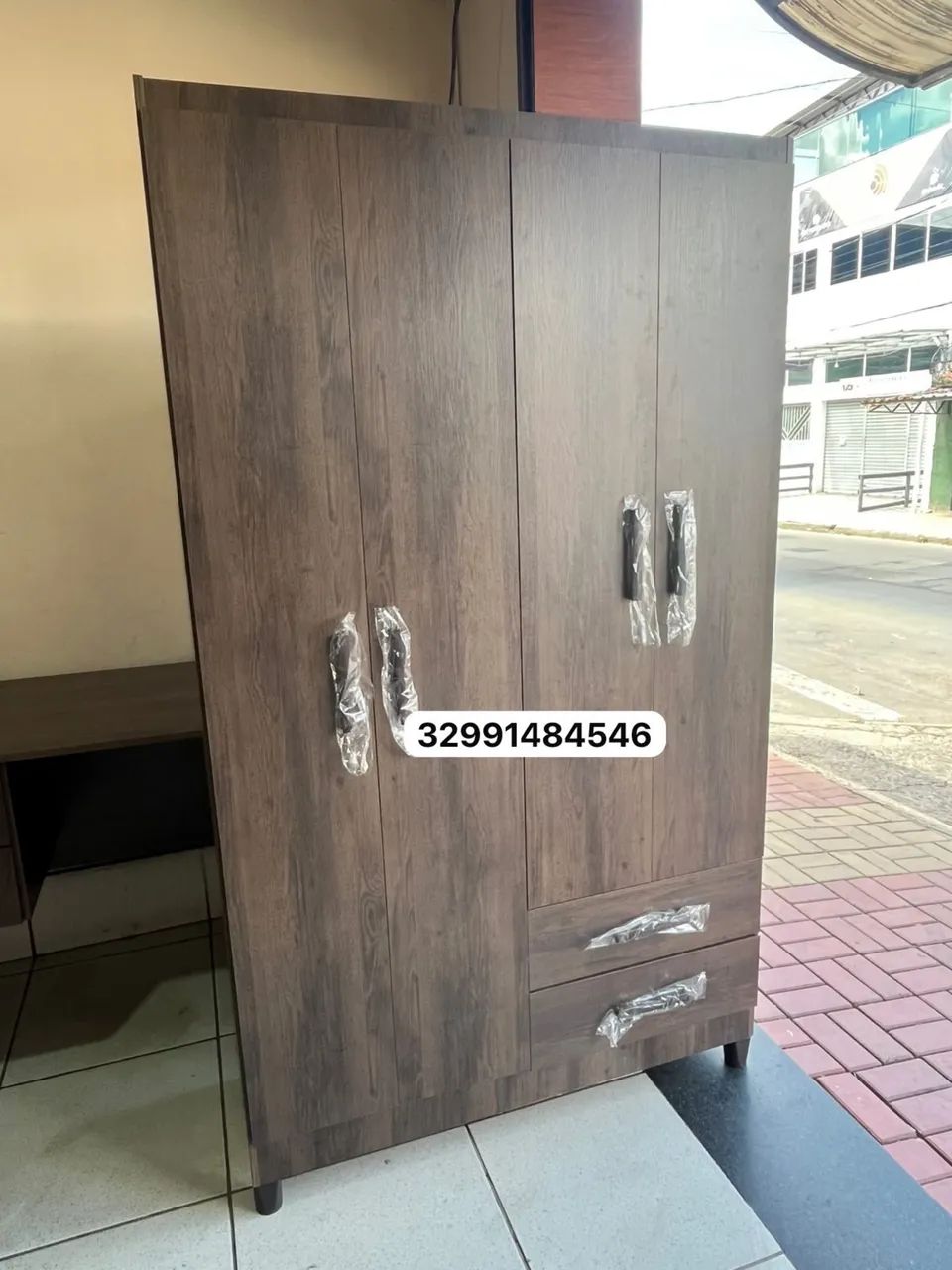 Guarda-roupa de Solteiro 4 Portas e 2 Gavetas 