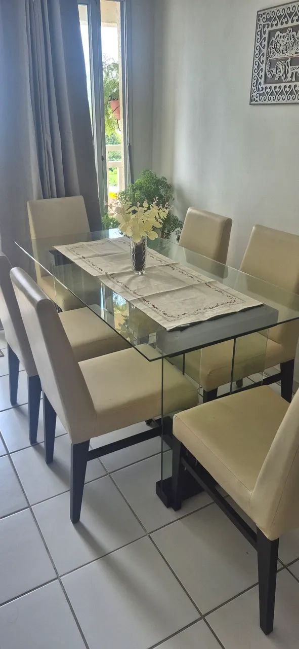 Mesa de jantar com tampo de vidro e 6 cadeiras  - Foto 2