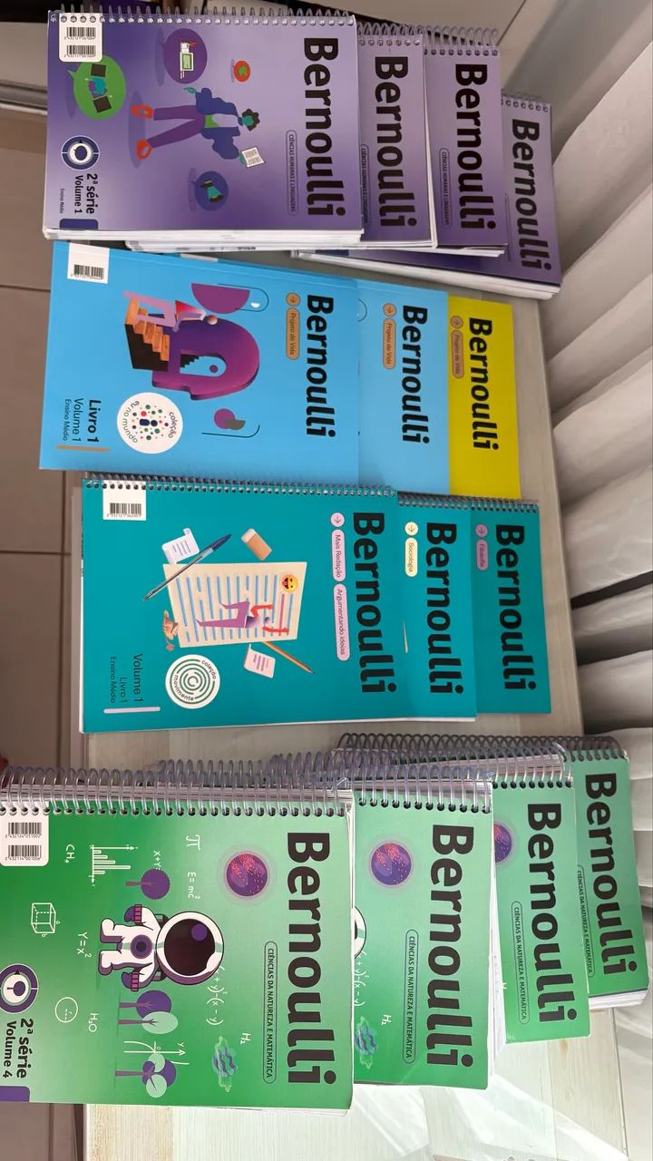 VENDO COLEÇÃO COMPLETA BERNOULLI 2 ANO EM ÓTIMO ESTADO