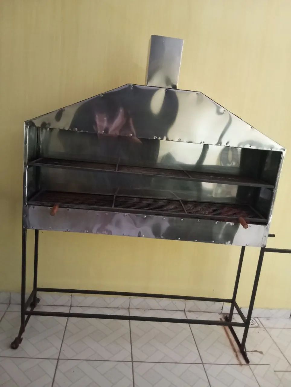 Vendo churrasqueira semi nova - Foto 2
