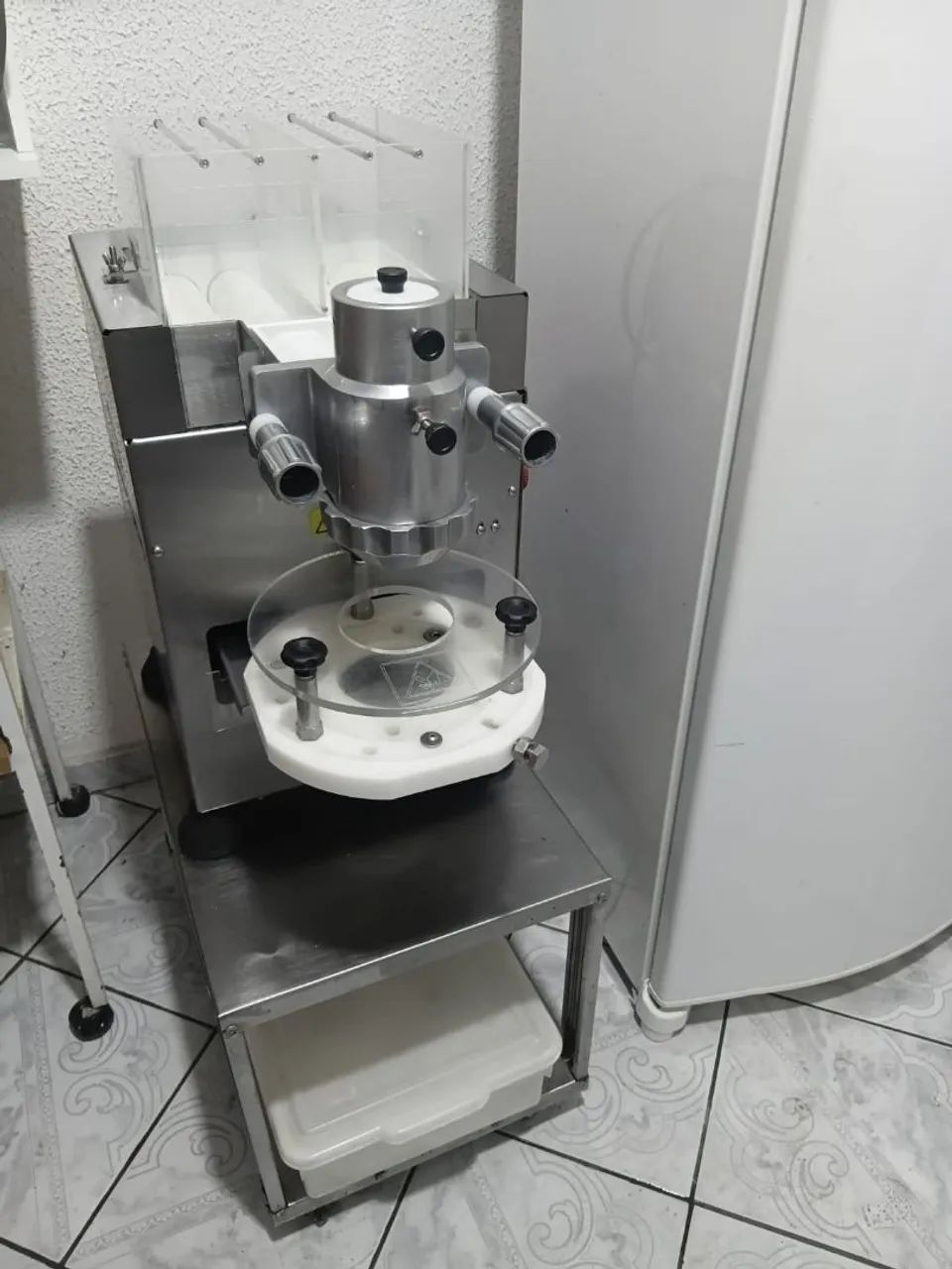 Kit para produção de salgados Masseira+ Modeladora Consul 