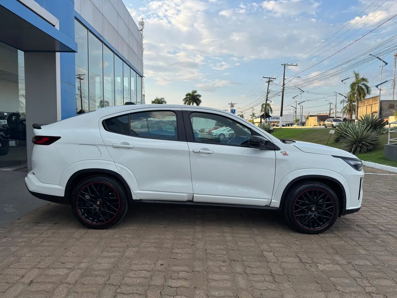 Fiat Fastback Abarth Turbo Flex 1.3 Aut. 2025 - Foto 2