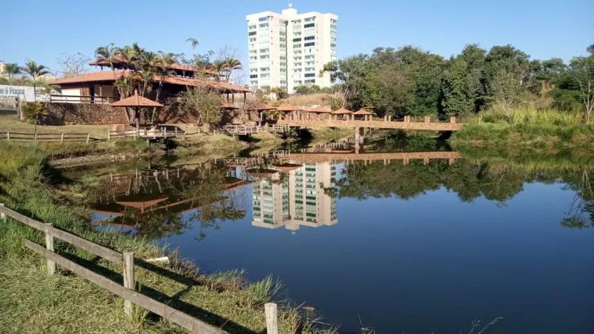 Alugo área com Edificações no centro de Caldas Novas