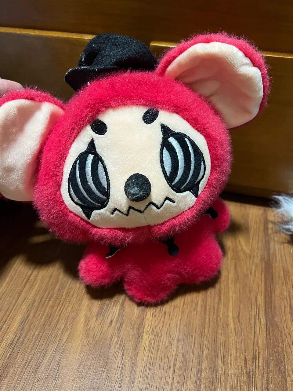 Bichinho de pelúcia vermelho - Foto 2