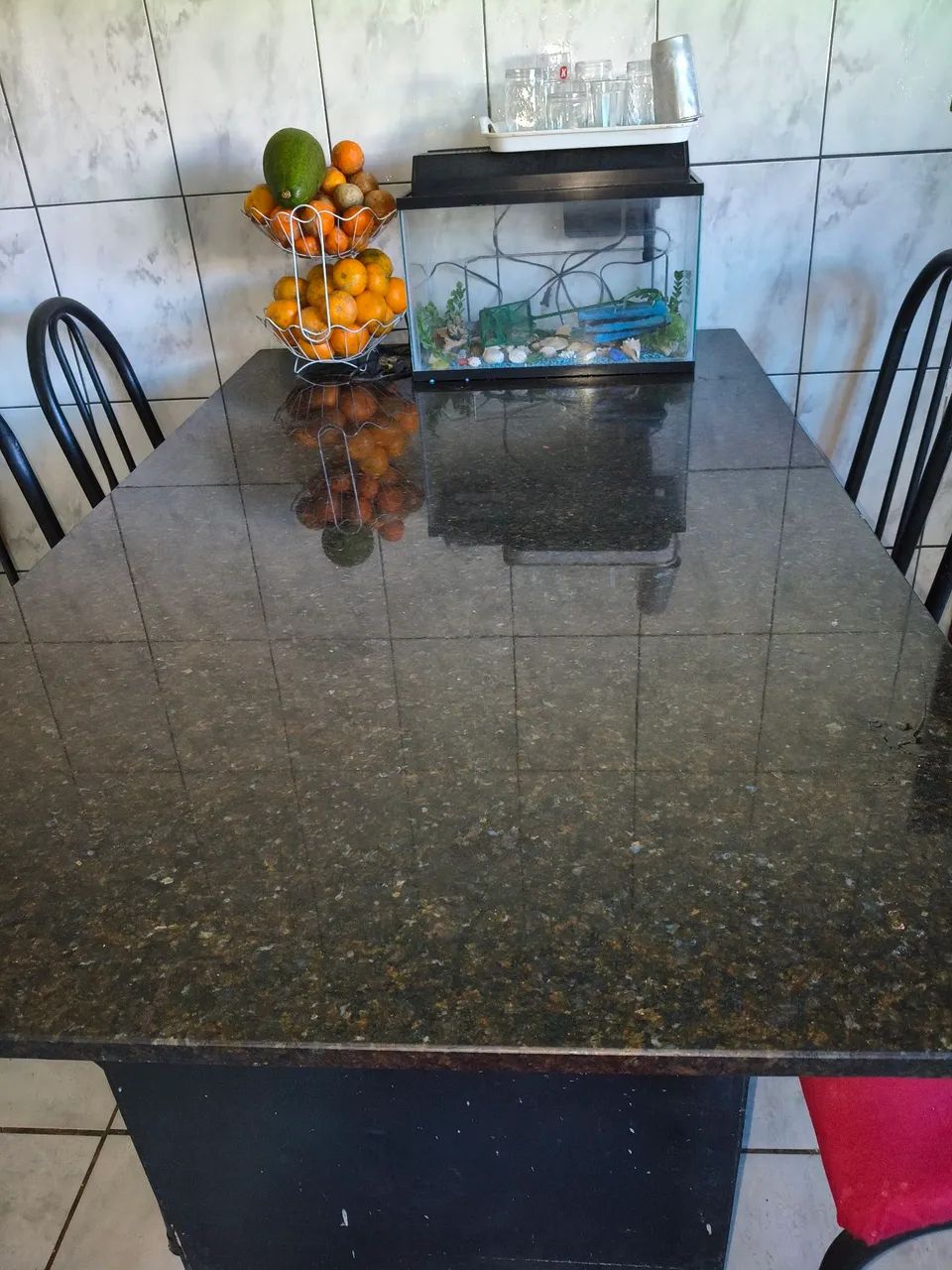 Mesa com 7 cadeiras tampo de granito negro - Foto 2