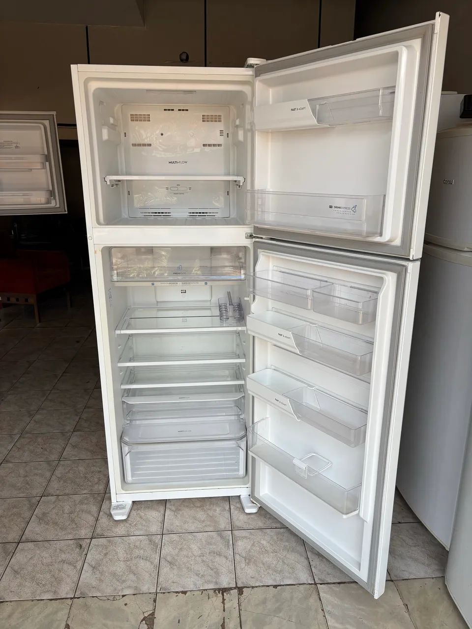 GELADEIRA DUPLEX ELETROLUX FROST FREE BEM CONSERVADA!!! - Foto 3