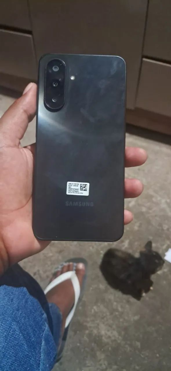 Vende-se celular Samsung A17 - Foto 3