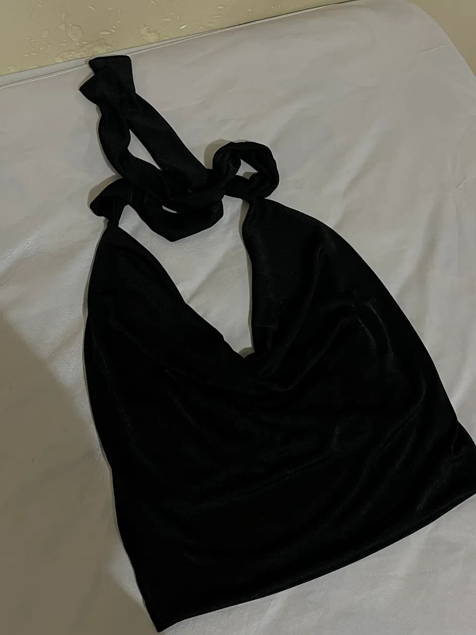 Cropped preto frente única com decote (drapeada) - Foto 3