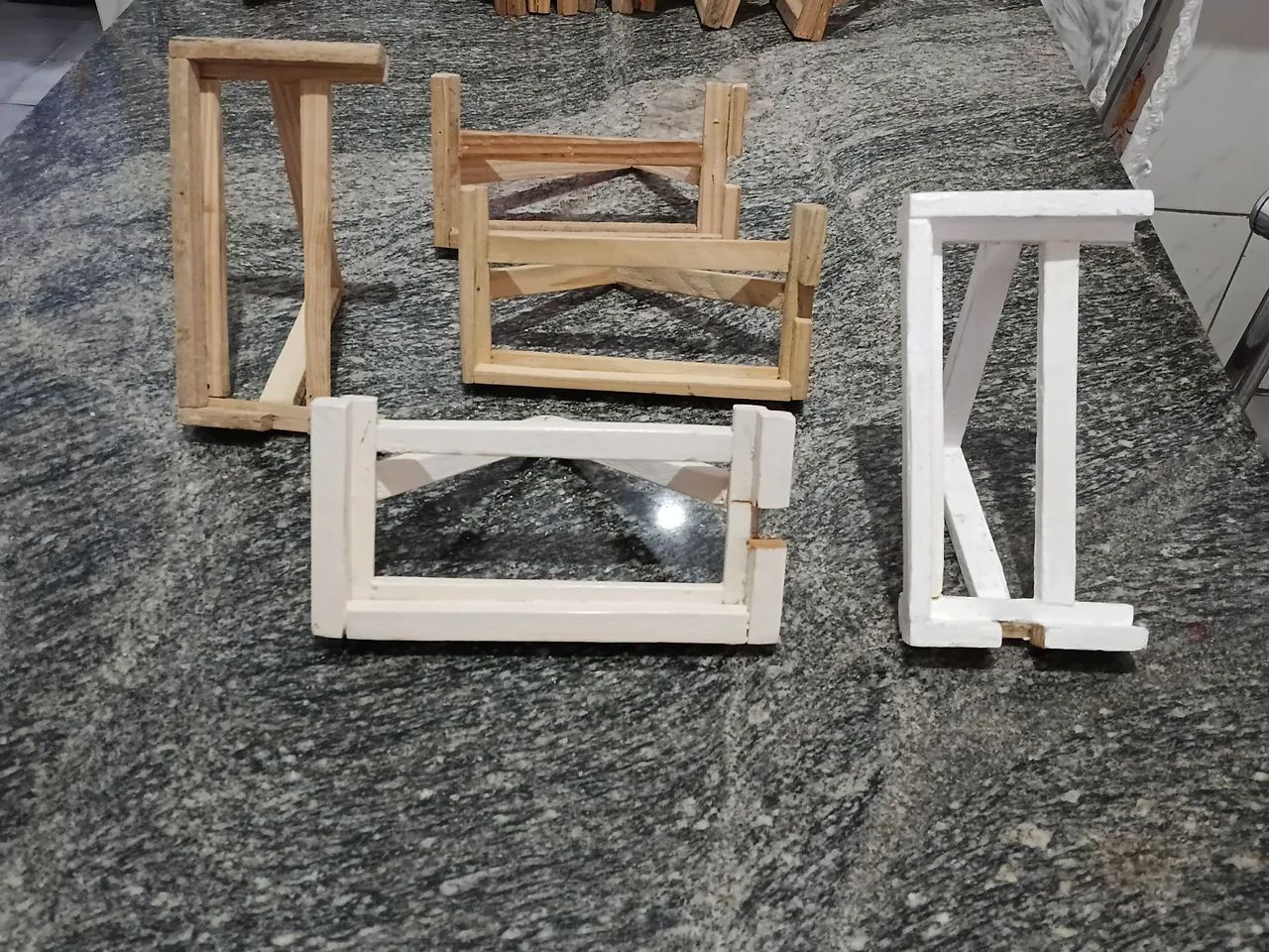 Suporte em madeira MDF para celular