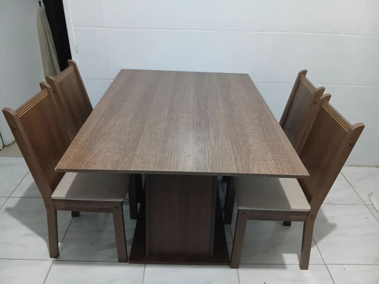 Mesa 4 cadeira, usada ótimo estado  - Foto 2