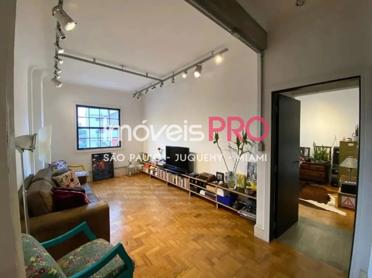 Apto reformado com 105m² de 2 dorm sendo 1 suíte e 1 vaga na Vila Mariana prox. do metrô. - Foto 2