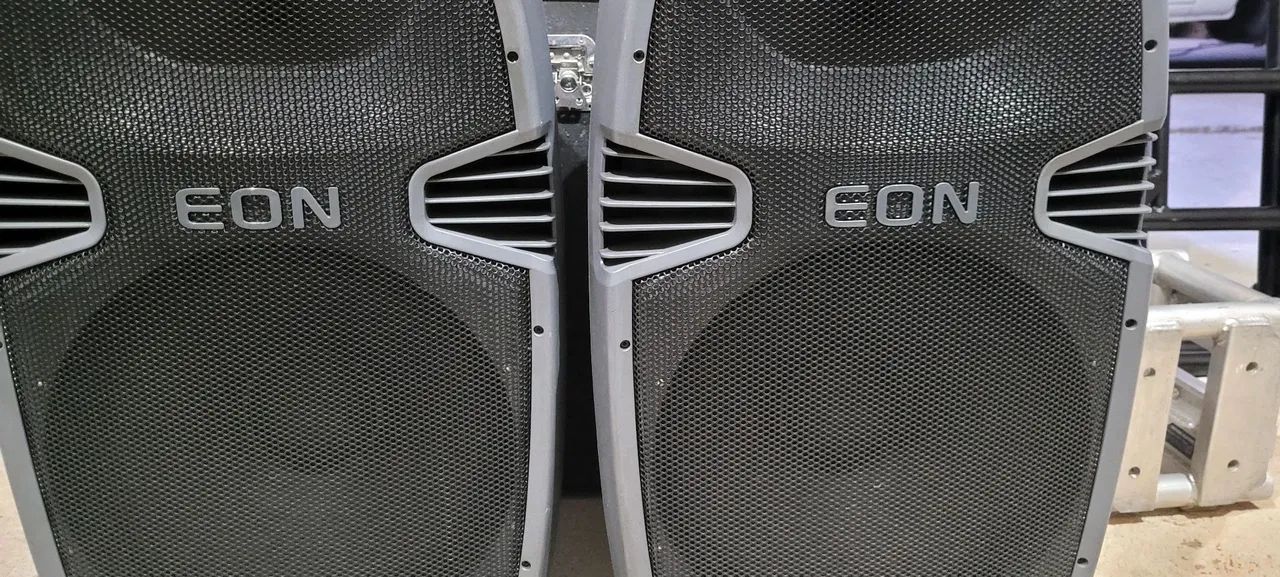 Caixa de som jbl eon 