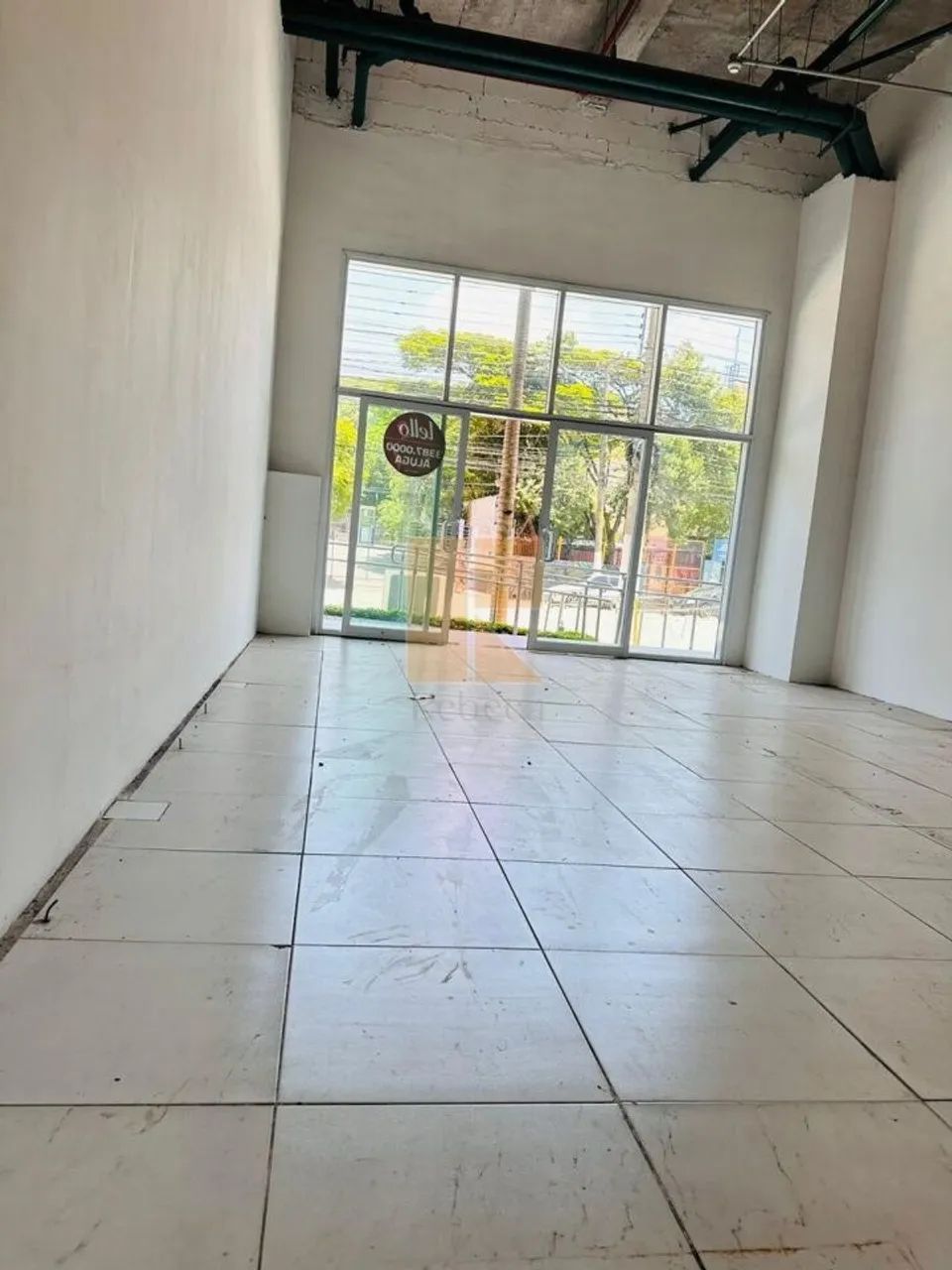 linda loja localizada em moderno empreendimento , com amplo leque de opçoes - Foto 2