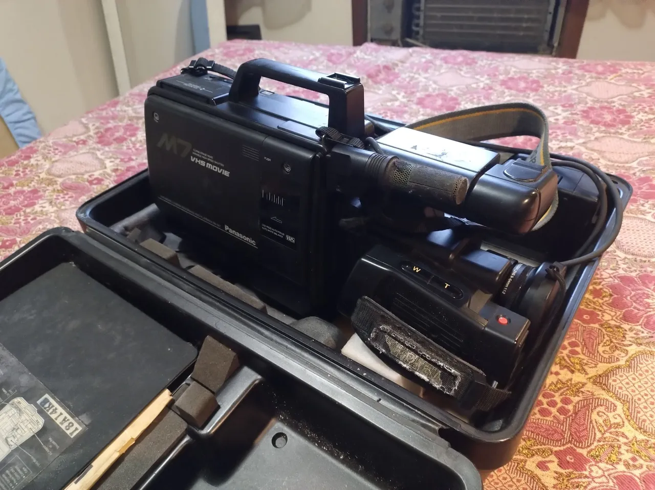 Filmadora Panasonic OmniMovie VHS-HQ-AFx8-Na embalagem. - Câmeras