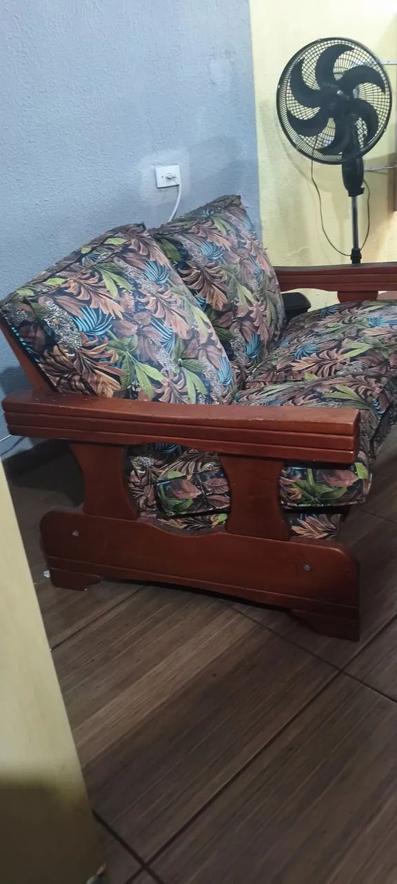 Vendo sofá de madeira maciça  - Foto 4