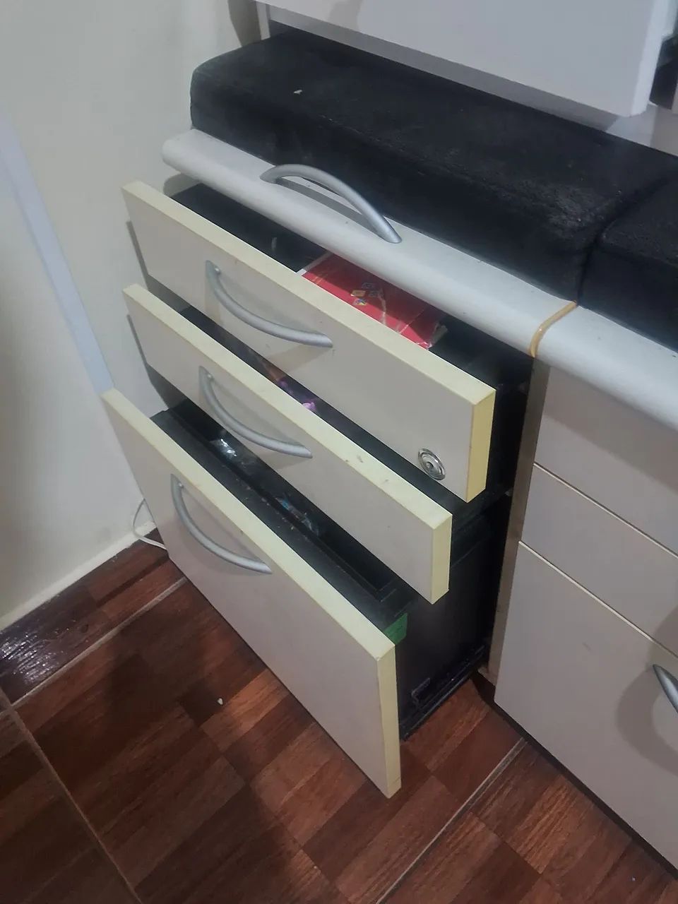 Gaveteiro escritório com poltrona. - Foto 3