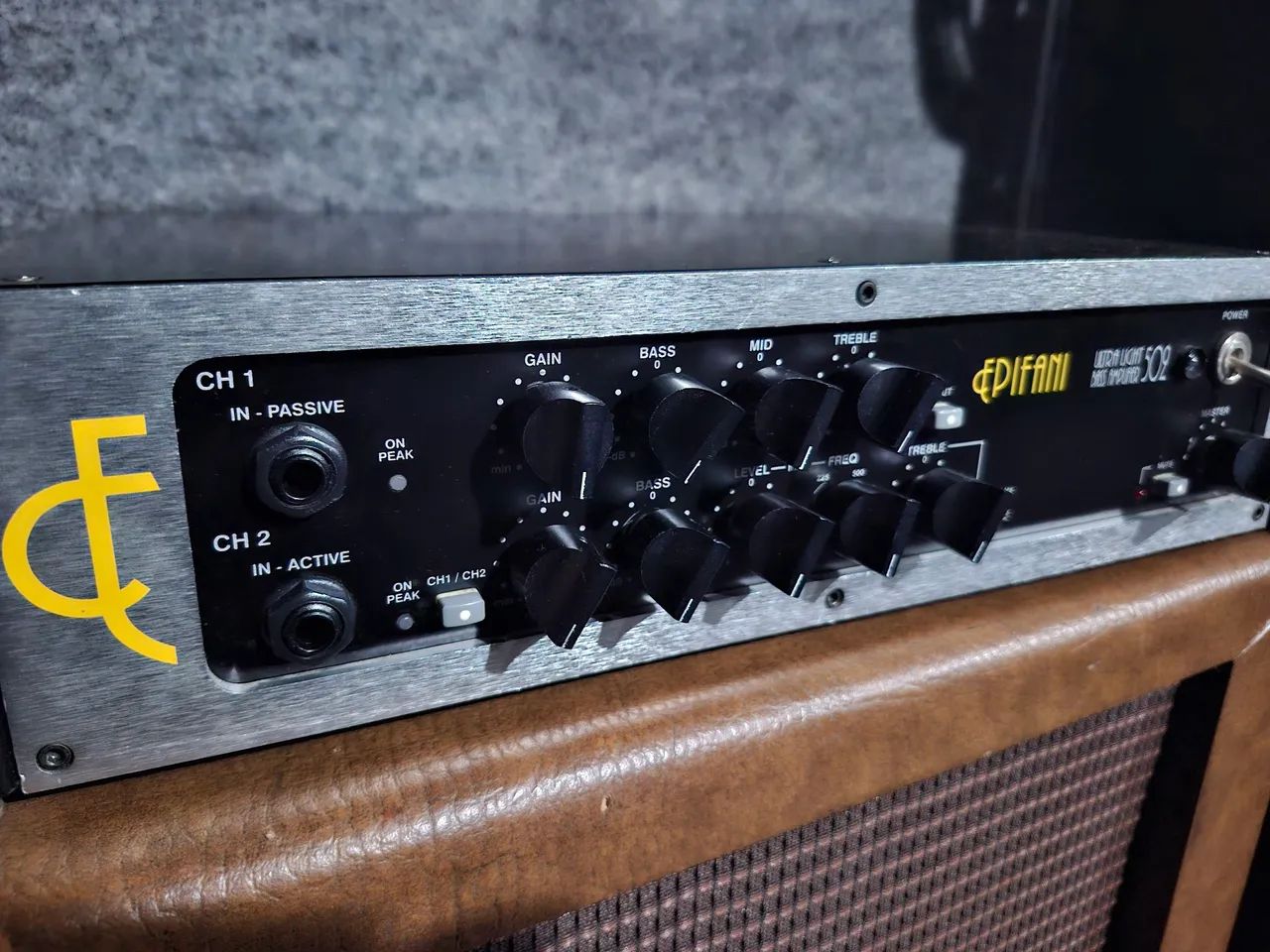 Amplificador Epiphani 600 watts . - Foto 2