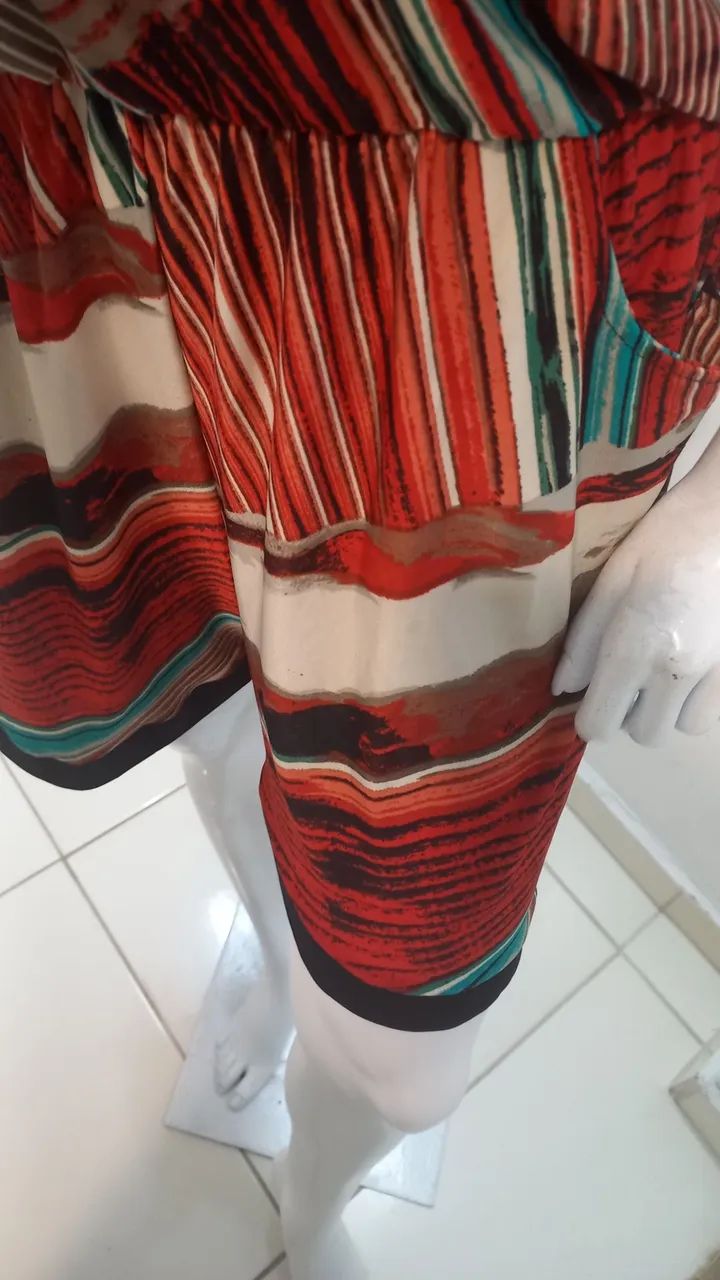 Macacão  estampado de alça  vermelho  tamanho  M  usado  - Foto 3