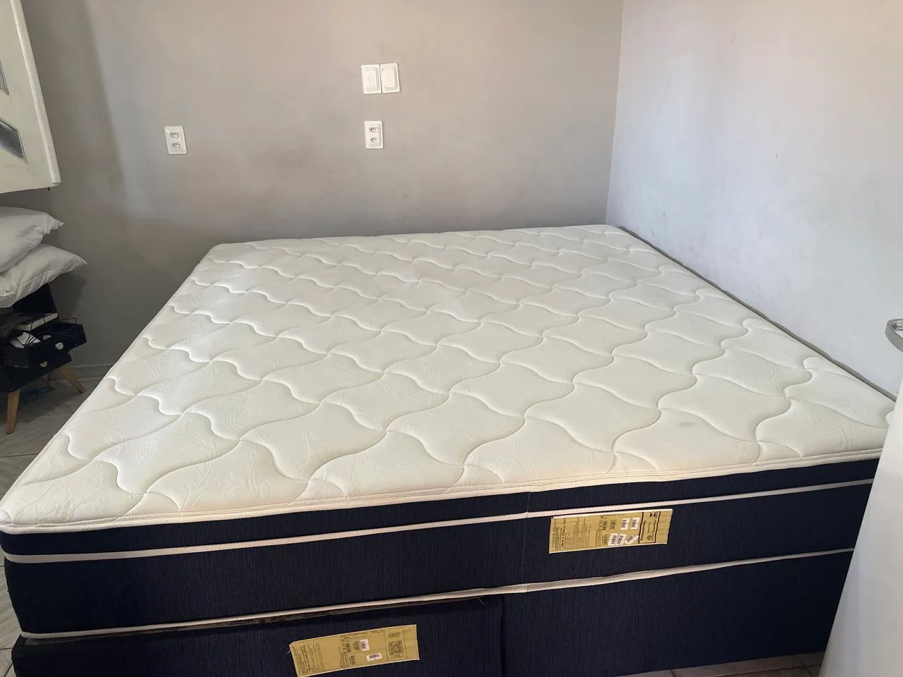 Cama semi nova,super long