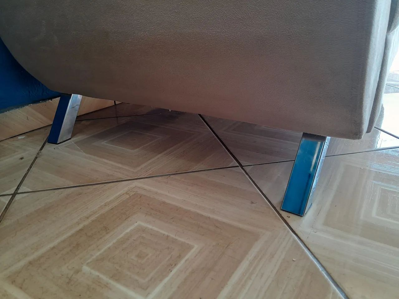 Estofado retrô dois lugares tecido suede  - Foto 5