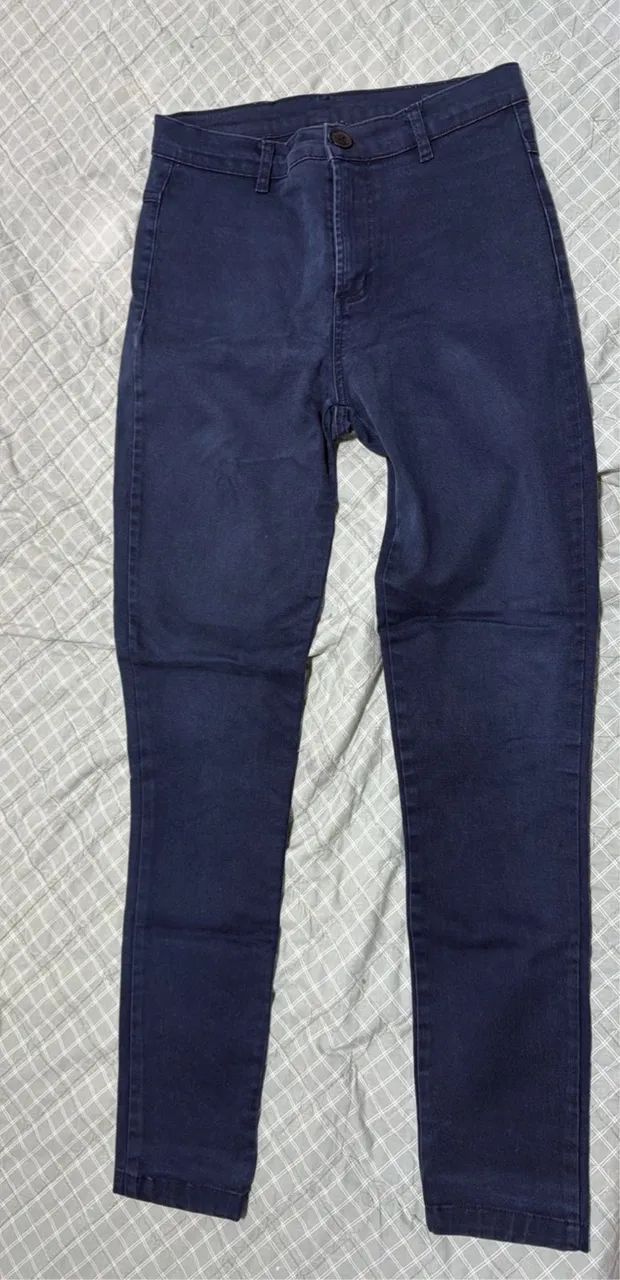 Vendo calça escolar feminina ARI- tamanho 38 - Foto 2