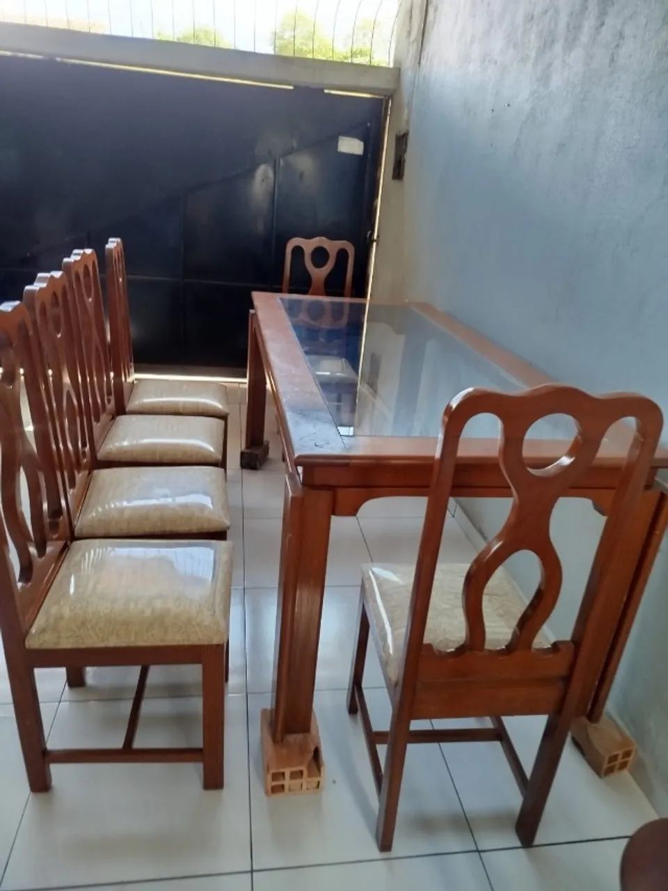 Mesa de jantar de madeira maciça 
