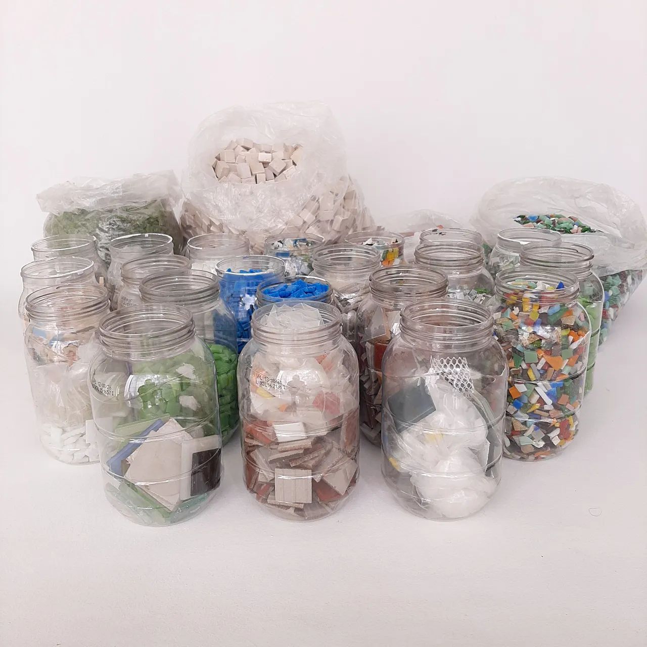30 Kg pastilhas e recortes para mosaico - Foto 5