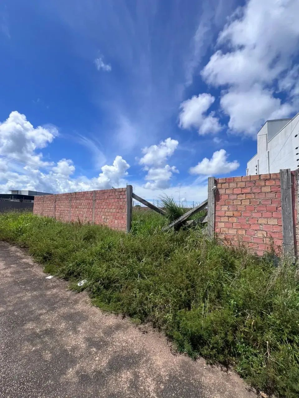 Terreno de esquina com 397m², totalmente murado - Foto 2