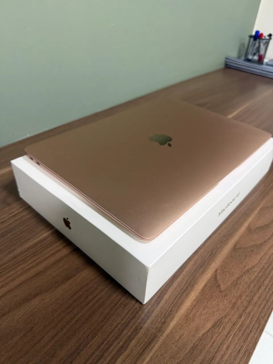 MacBook Air 13 2020 Dourado i3 8GB 256GB SSD ? com caixa