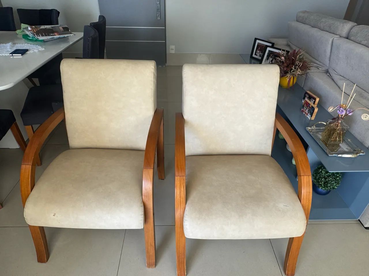 Poltronas em couro - seminovas (2 peças) 