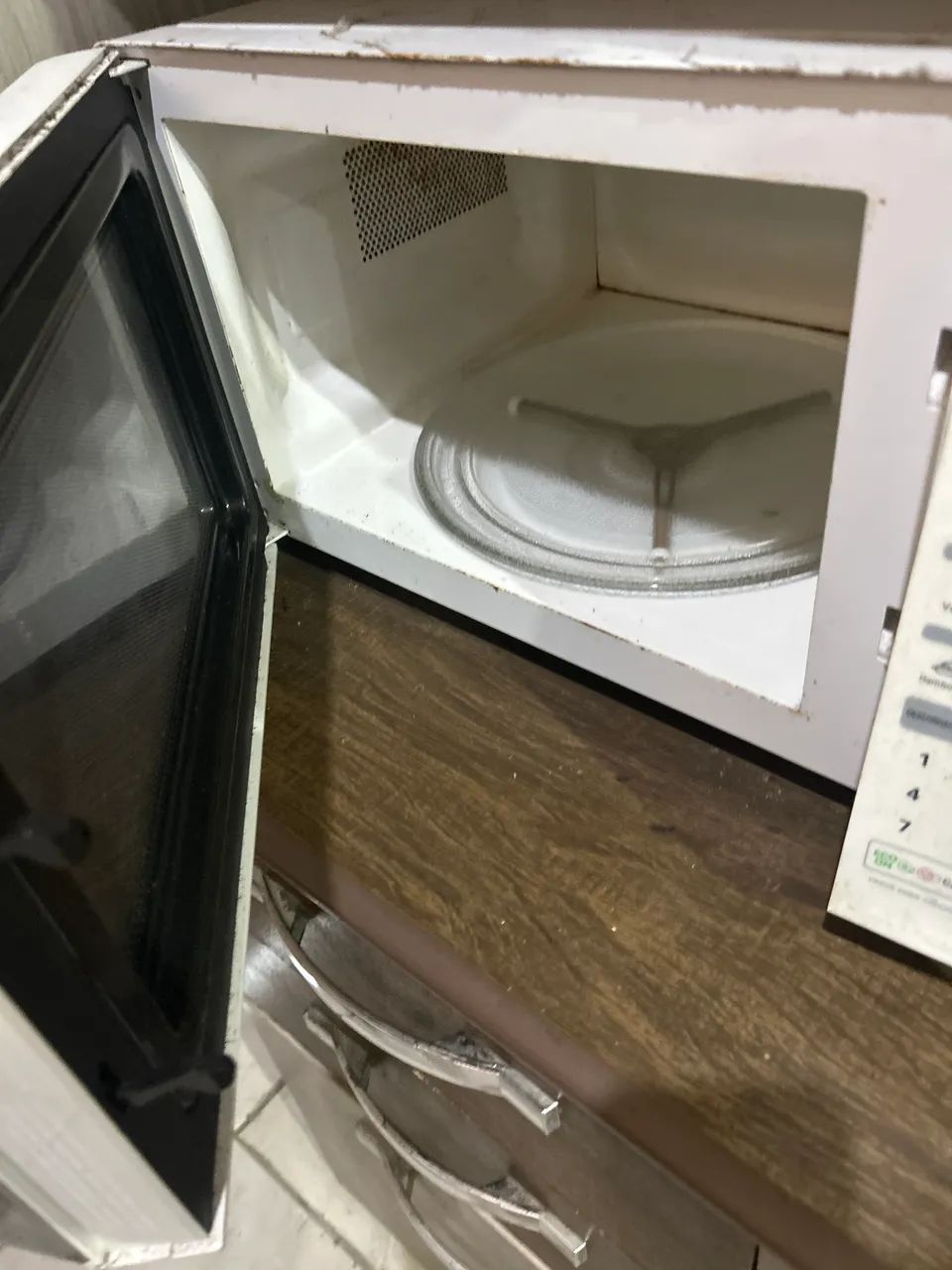 MICROONDAS COM DEFEITO PARA QUEM QUISER CONSERTAR - Foto 2