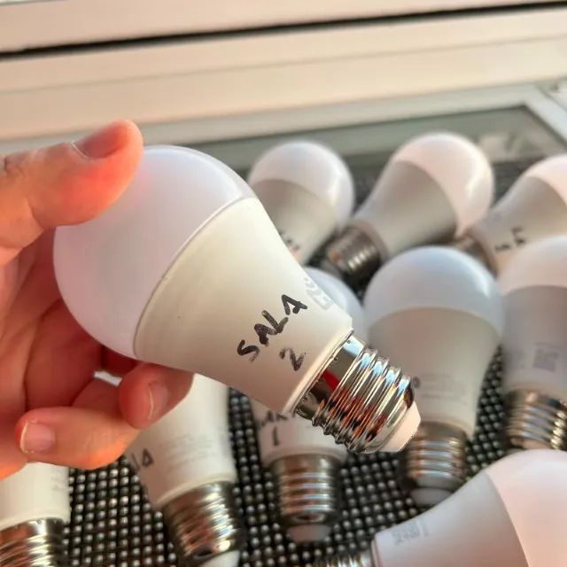 Pacote com 14 lâmpadas inteligentes - Foto 4